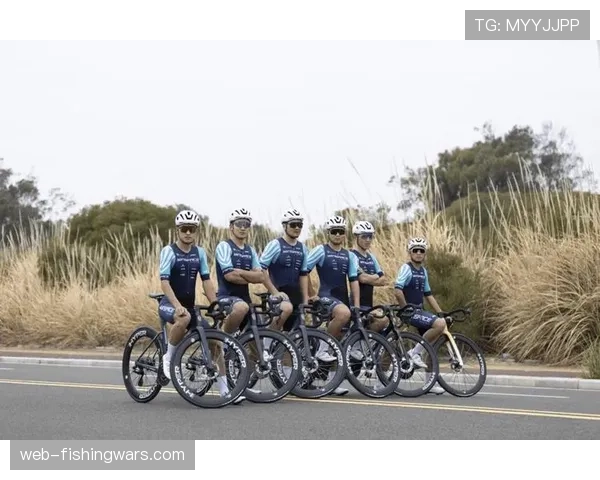 银贝斯车队平曹云综合能力均衡，曾获环胡杨林赛冠军